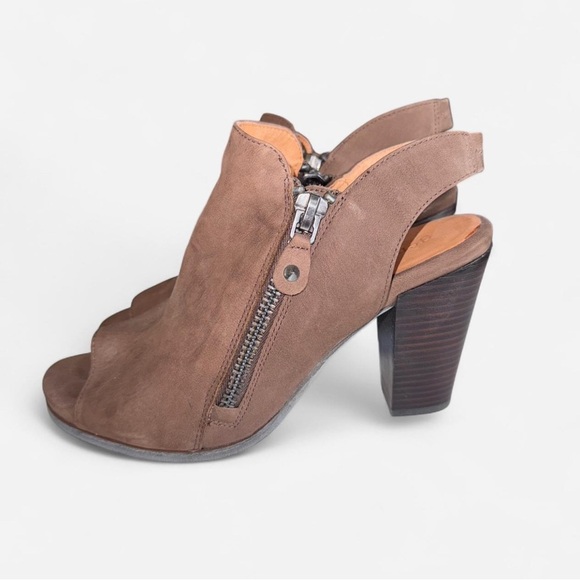 Kenneth Cole Brown Block Heel Shoes - Picture 2 of 6